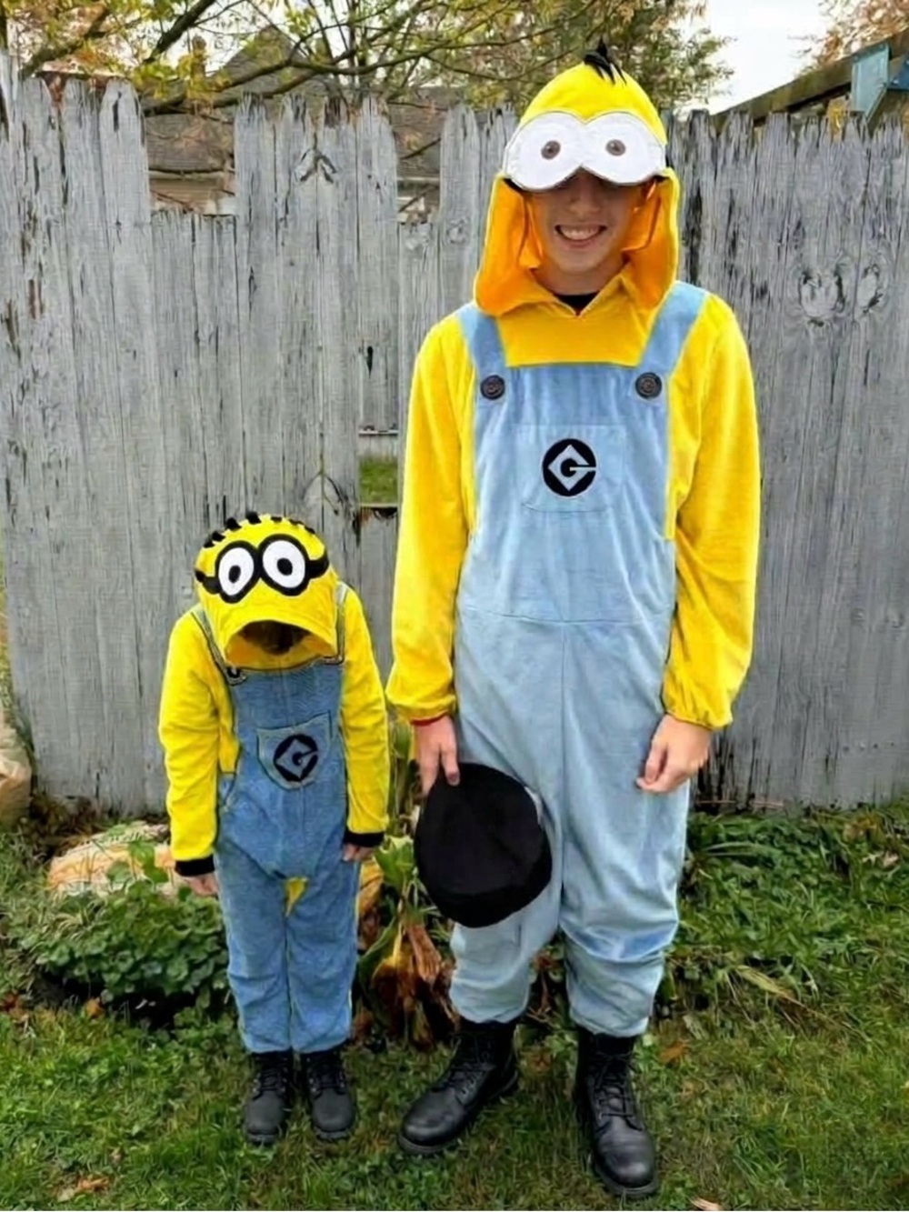 Minions Despicable Me Minion Adult Costume Men’s Small 28/30 Halloween Suit Hood